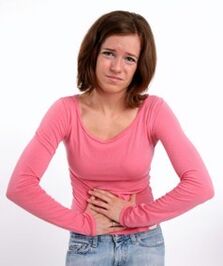 buikpijn bij een vrouw met gastritis